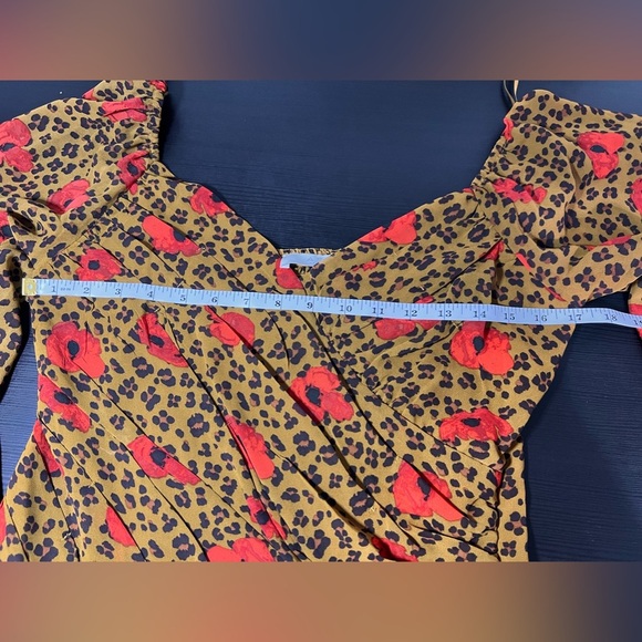 ASTR the Label Floral Leopard Print Puff Sleeve Cropped Shirred Blouse M - Picture 5 of 8